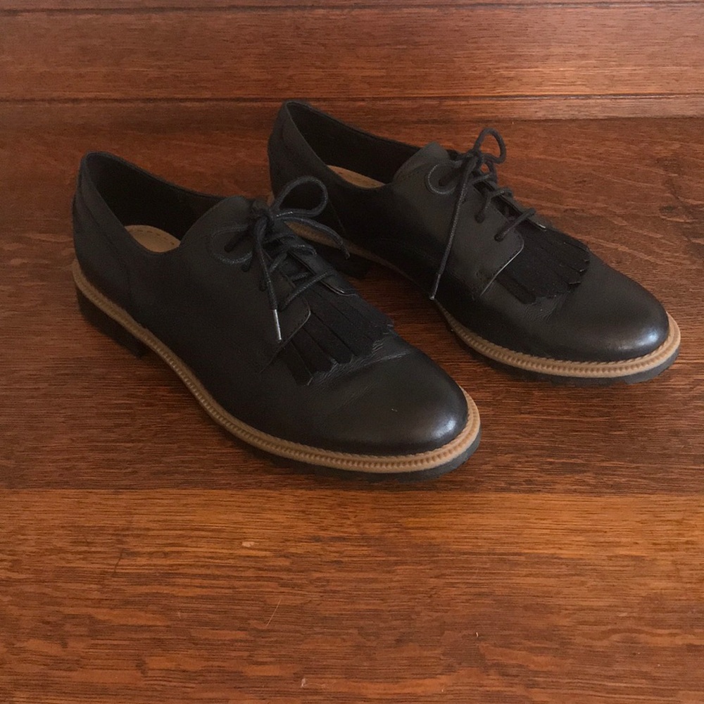 Clark black Oxfords with tassel details